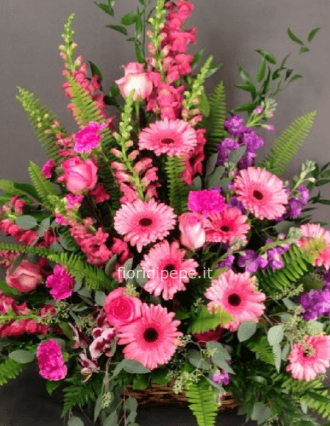 Cesto di fiori assortiti
