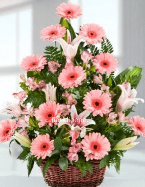 Cesto fiorito di gerbere e lilium rosa